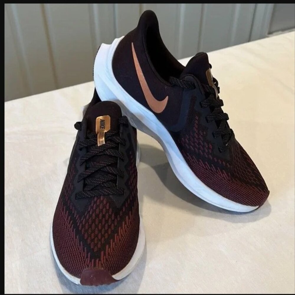 Nike Zoom Winflow Running shoes in light and dark maroon gold metallic swoosh